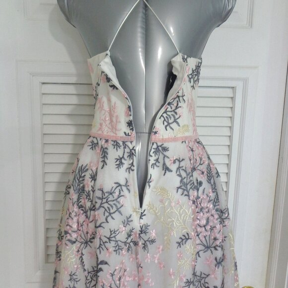 By & By Pink and Gray‎ Floral Embroidery Lovely Dress Juniors' Size 5 - Picture 5 of 10